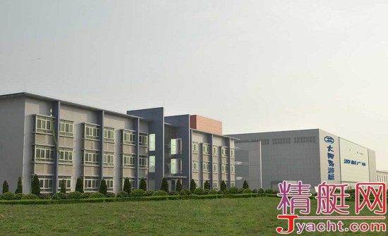 批量化生产制造基地、综合楼和游艇产业园配套建立。 根据条约,项目总用地面积约300亩,此中一期面积约200亩,二期面积约100亩。长沙高开区管委会将认真为项目提供切合六通一平条件的项目用地。 太阳鸟此次大手笔投资建批量化生产制造基地,是出于办理产能瓶颈的必要。太阳鸟是国内首家上市的游艇生产企业,也是如今国内最大的复合质料游艇制造商之一,重要产物为特种艇、私家游艇和商务艇。如今,企业产能的限定与市场快速增长的抵牾正日前突出。 私家游艇 太阳鸟2011年前三季度数据表现,企业实现业务收入2.